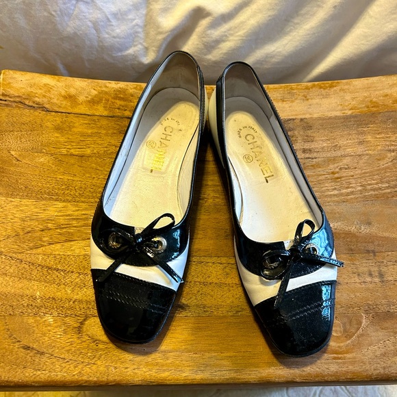 CHANEL Shoes - CHANEL black patent and white leather spectator flats.Size 37 (6.5).